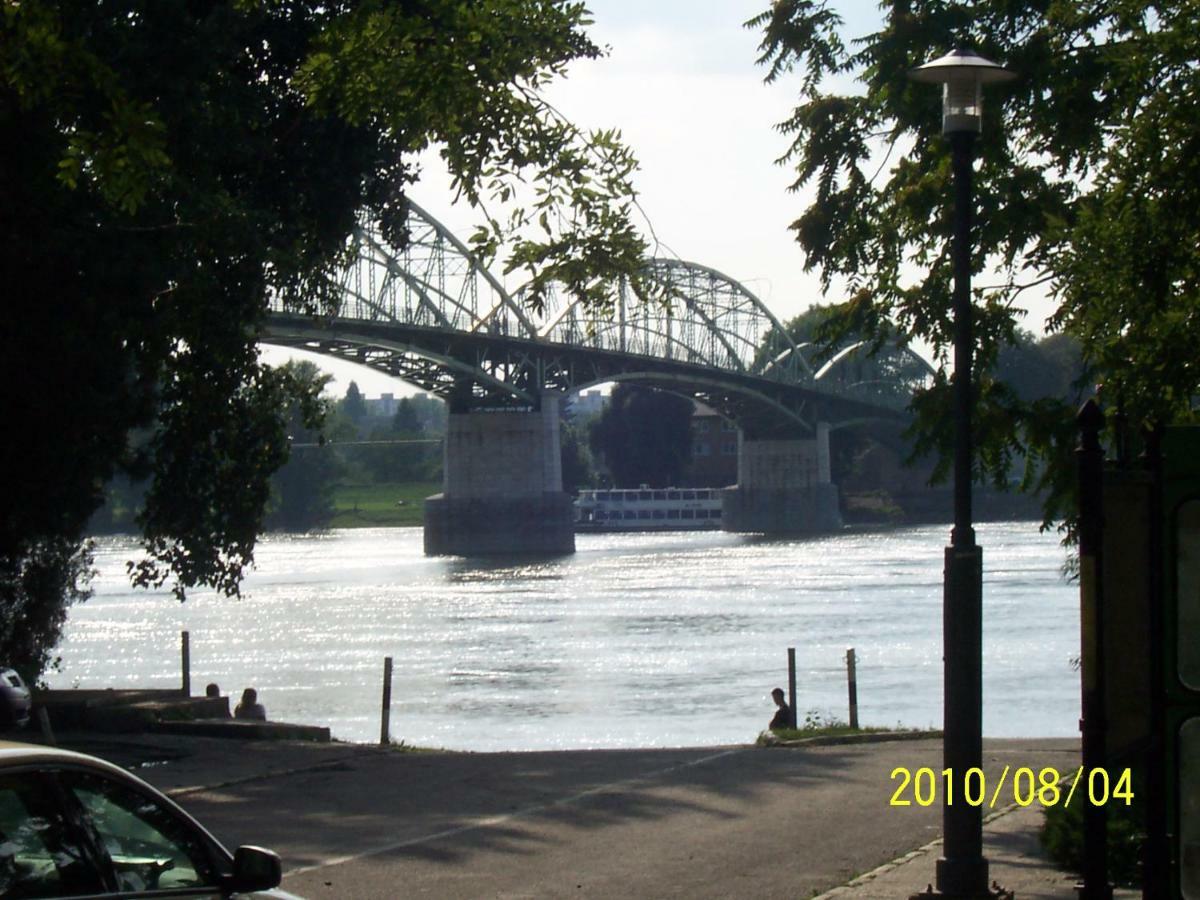 Ubytovanie Danube Sturovo Exterior foto